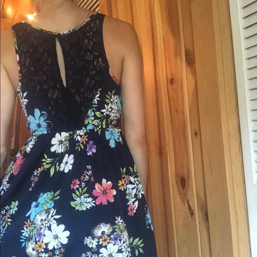 Dress - Picture 4 of 4